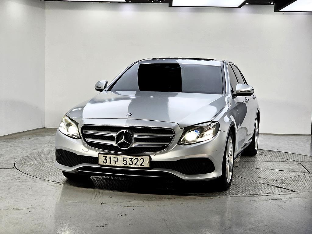 Mercedes Benz E class - Vista 2