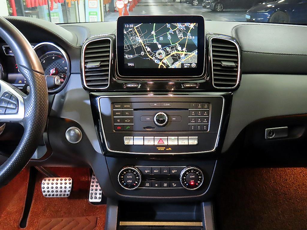 Mercedes Benz GLE Class - Vista 11