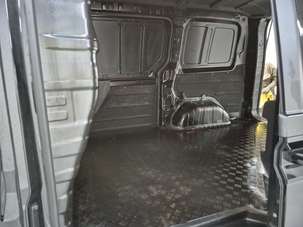 HYUNDAI Staria - Vista 12