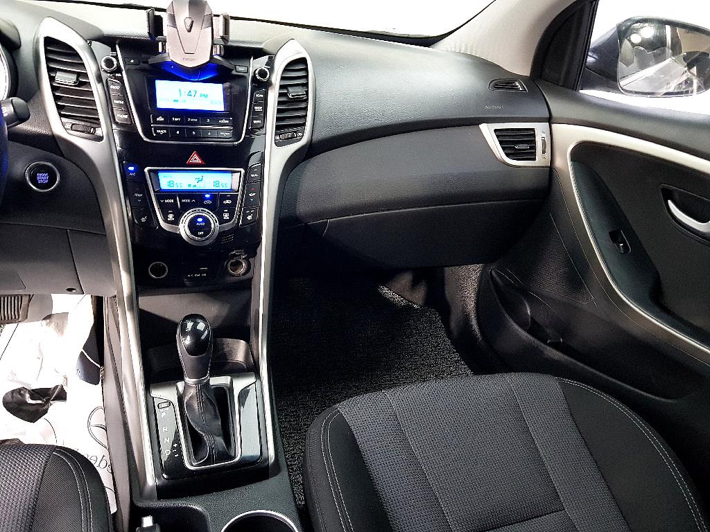 HYUNDAI i30 - Vista 10