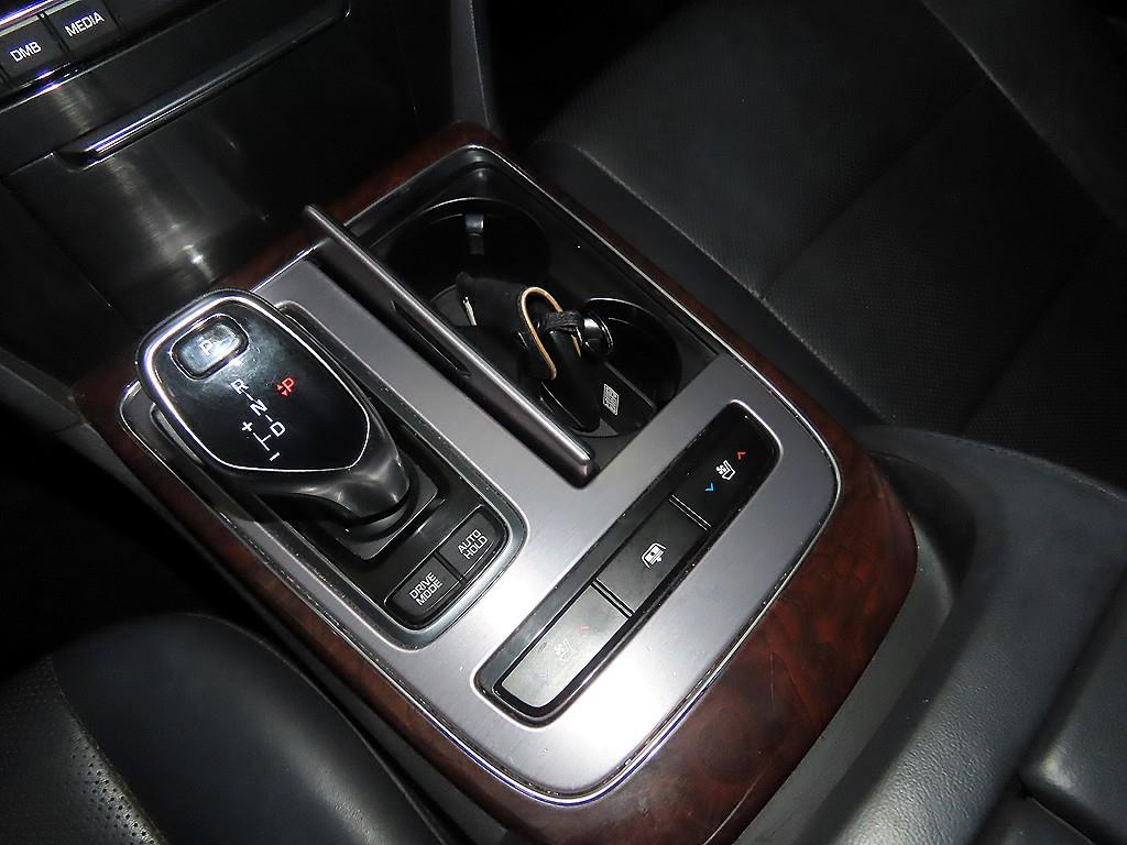 HYUNDAI Equus - Vista 12