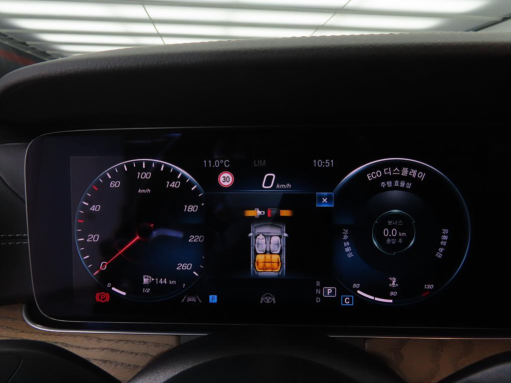 Mercedes Benz E class - Vista 9