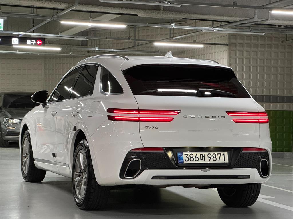Genesis GV70 - Vista 6