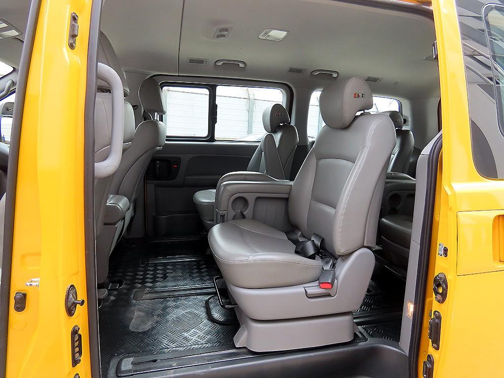 HYUNDAI Starex - Vista 6