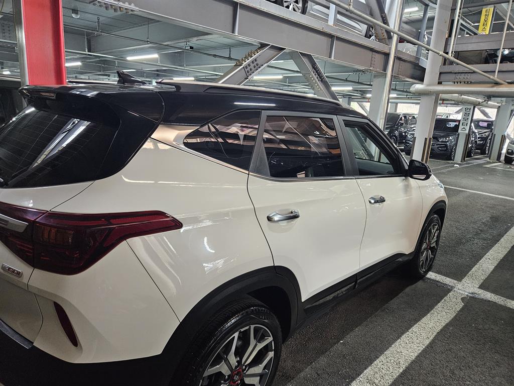 KIA Seltos - Vista 4