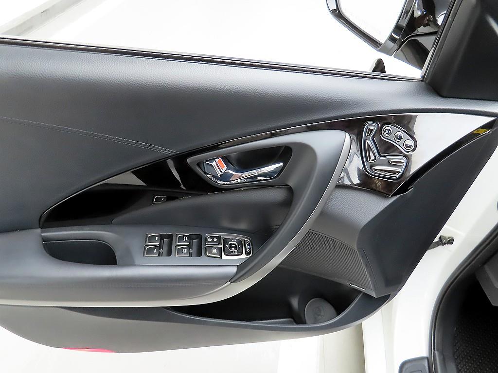 HYUNDAI Grandeur - Vista 11