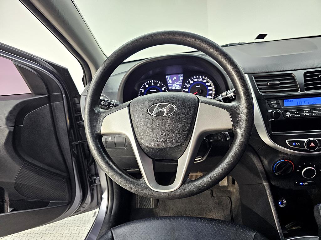 HYUNDAI Accent - Vista 12