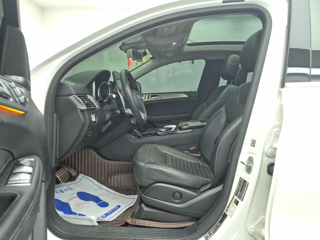 Mercedes Benz GLE Class - Vista 11