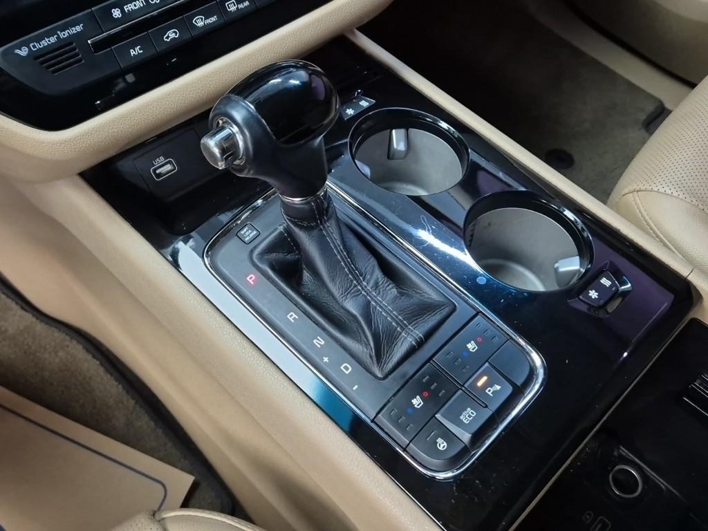 KIA Carnival - Vista 8