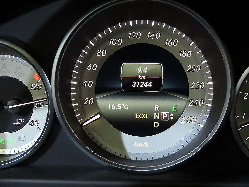 Mercedes Benz E class - Vista 9