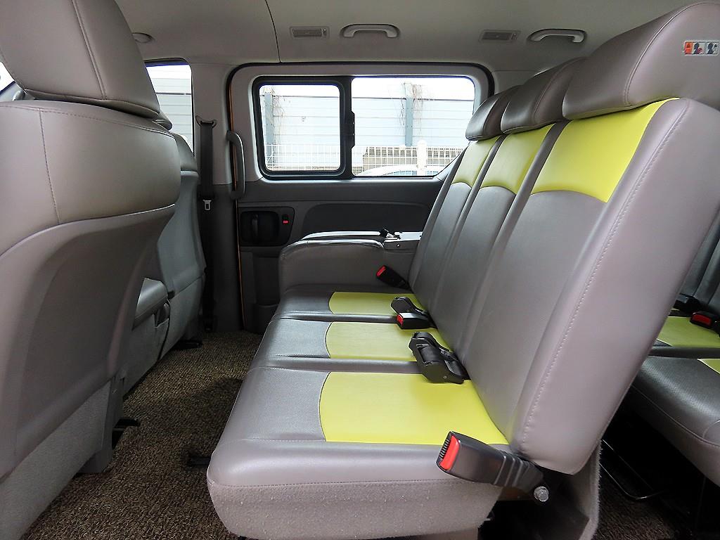 HYUNDAI Starex - Vista 6