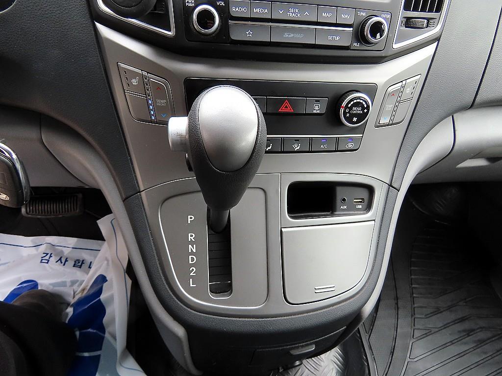 HYUNDAI Starex - Vista 11