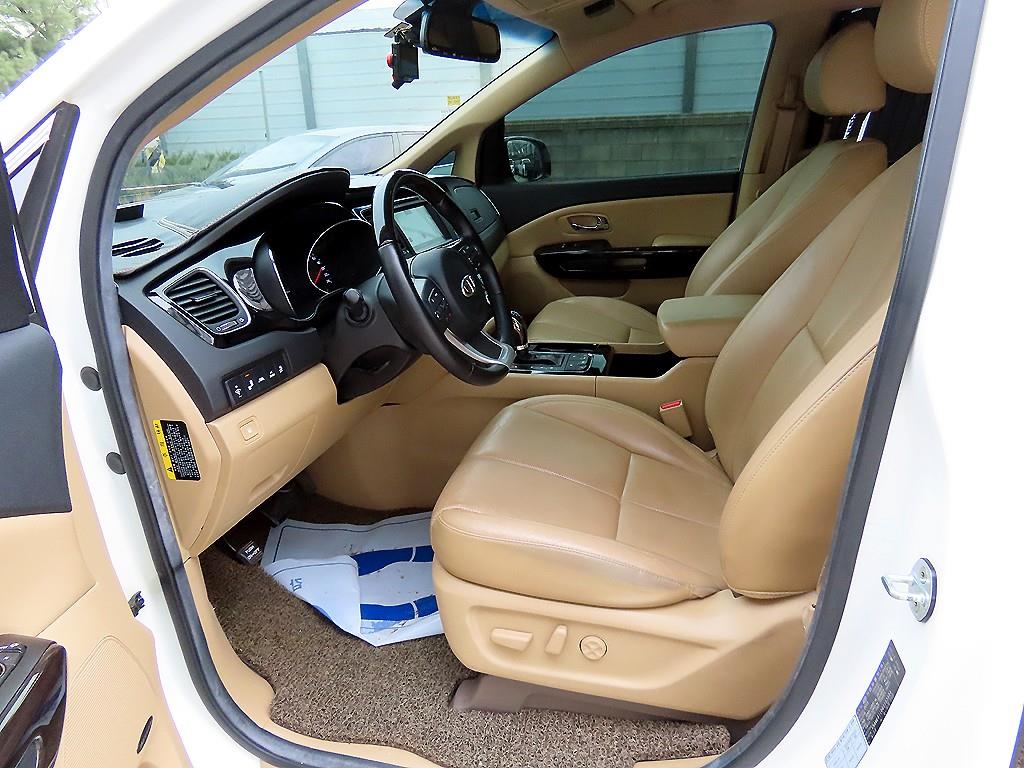 KIA Carnival - Vista 5