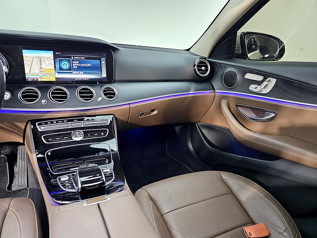 Mercedes Benz E class - Vista 10