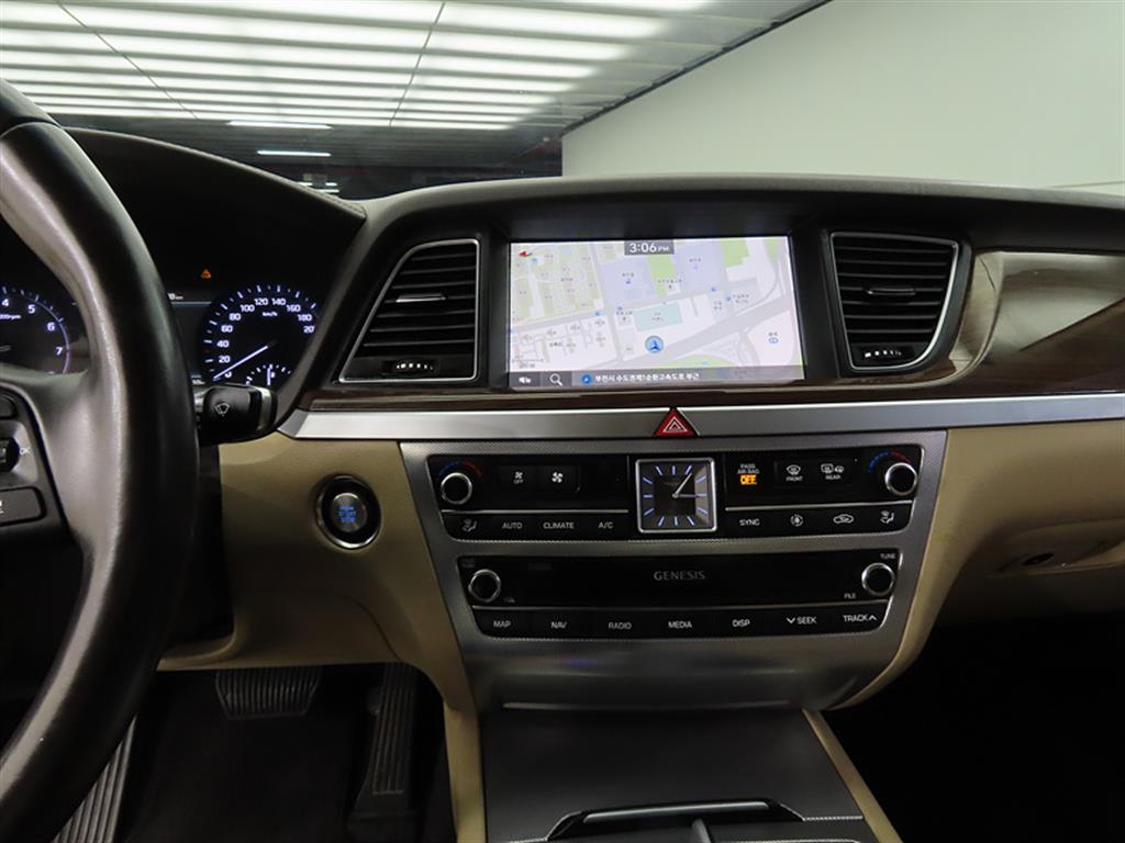 Genesis G80 - Vista 10