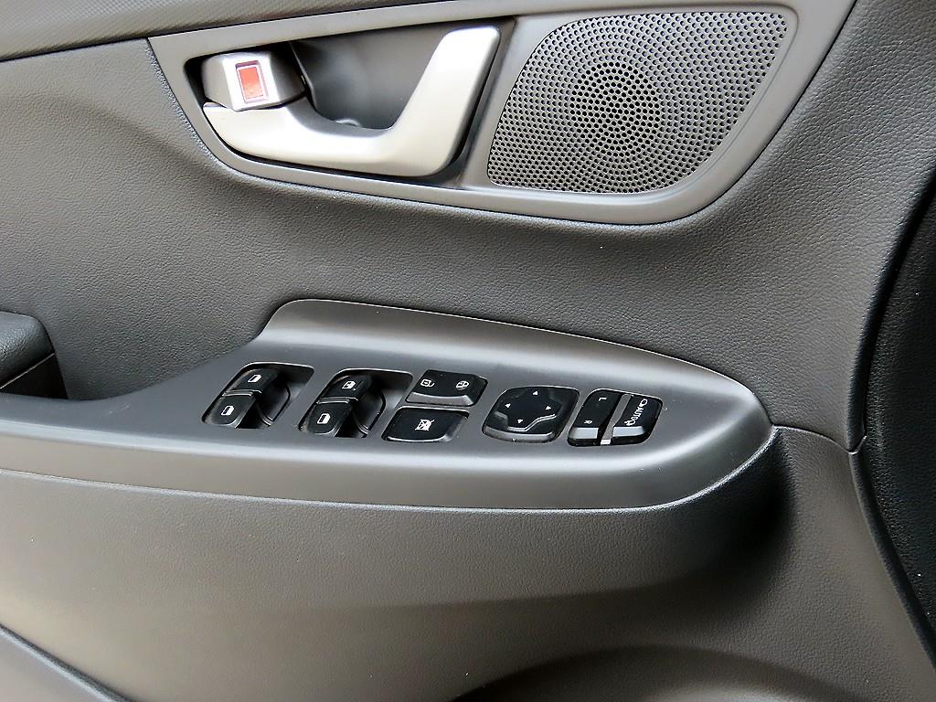 HYUNDAI Kona - Vista 12