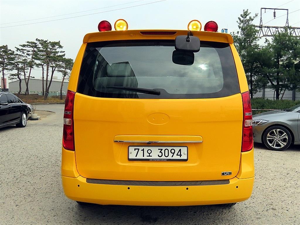 HYUNDAI Starex - Vista 4