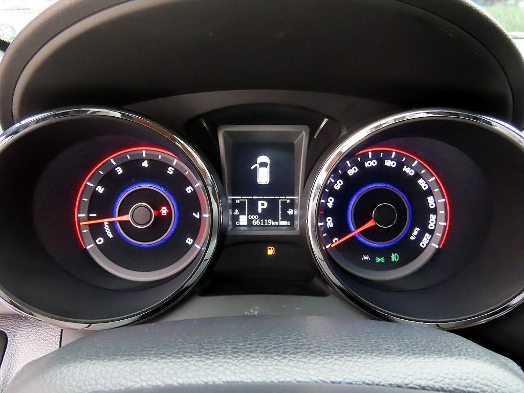 Ssangyong Tivoli - Vista 9