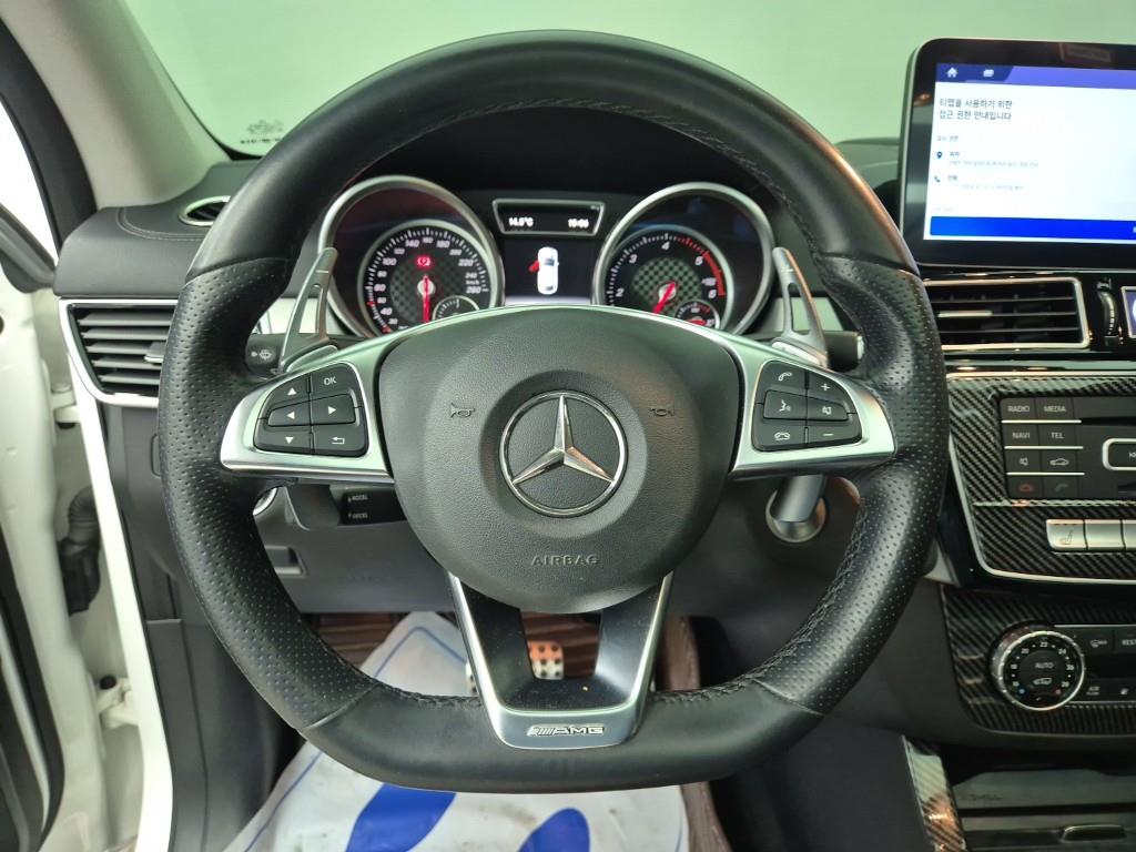 Mercedes Benz GLE Class - Vista 9