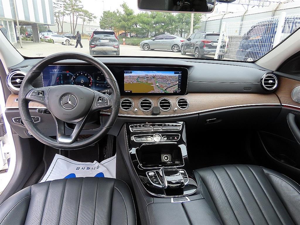 Mercedes Benz E class - Vista 7