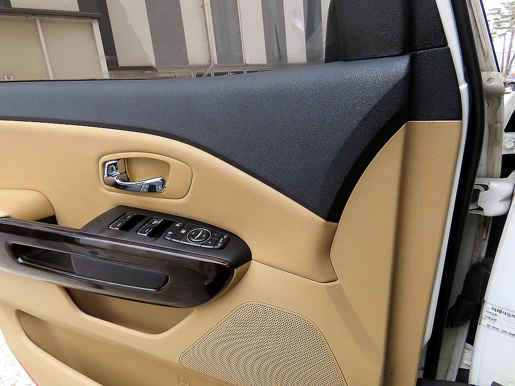 KIA Carnival - Vista 10