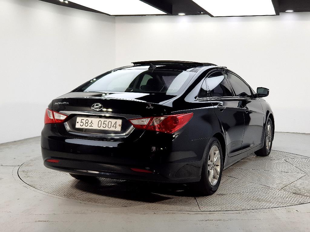 HYUNDAI Sonata - Vista 4