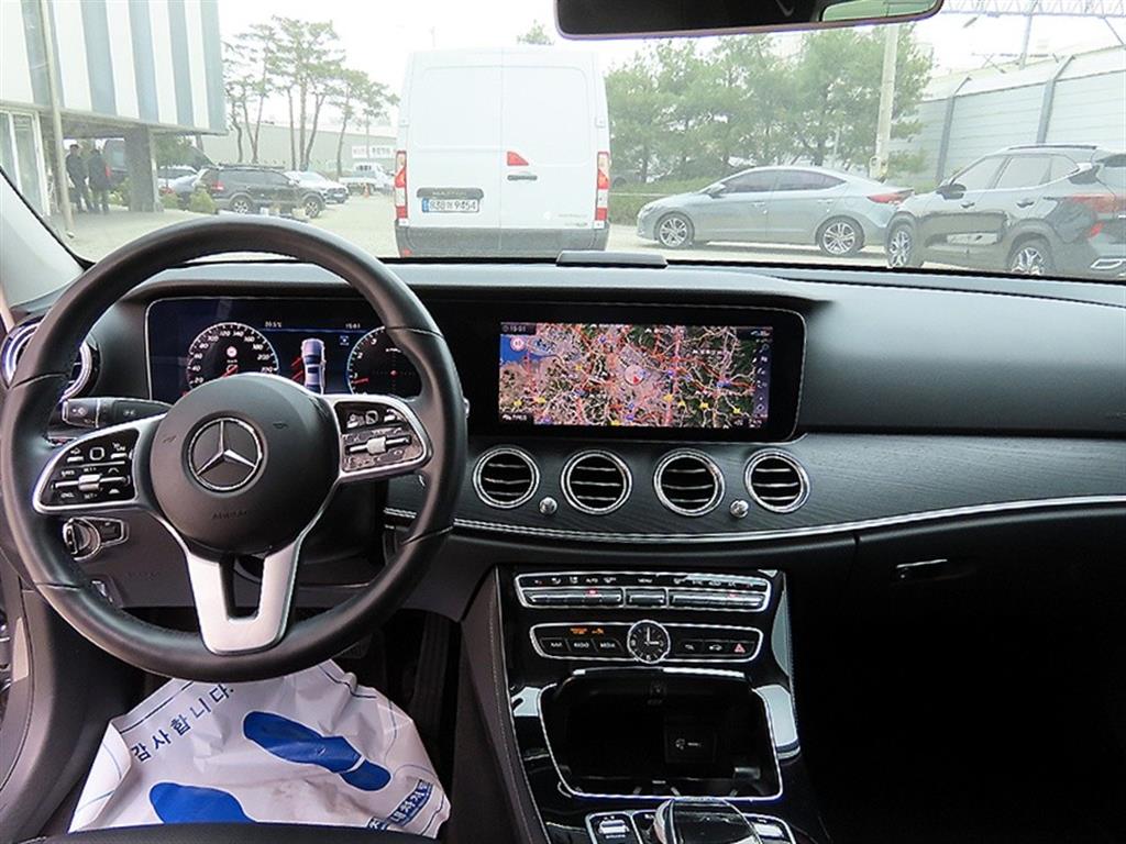 Mercedes Benz E class - Vista 7