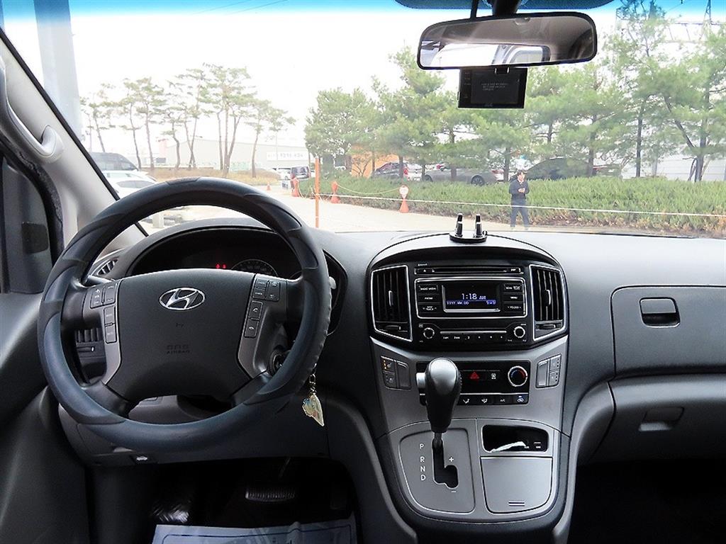 HYUNDAI Starex - Vista 7