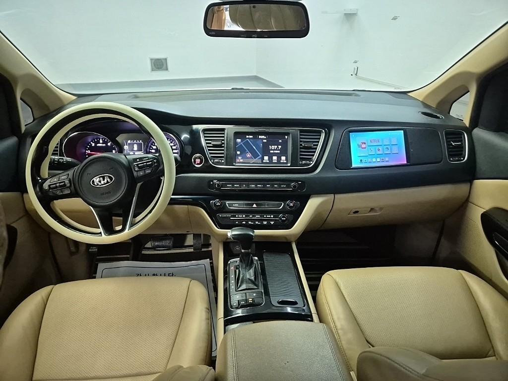 KIA Carnival - Vista 7