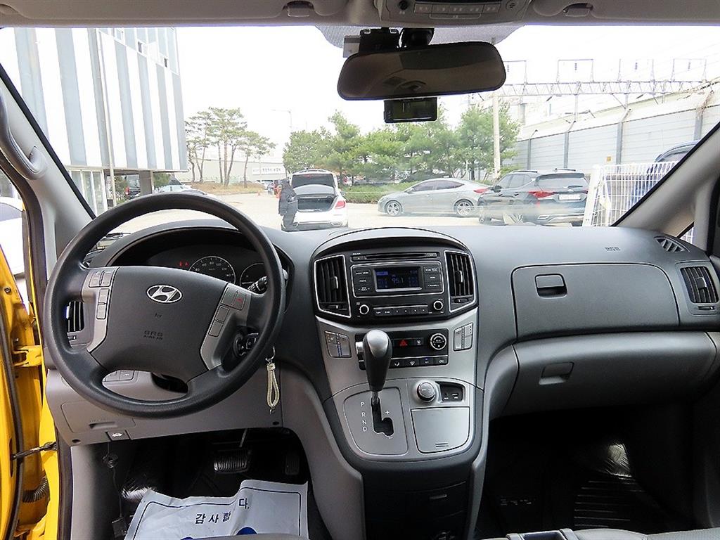 HYUNDAI Starex - Vista 8