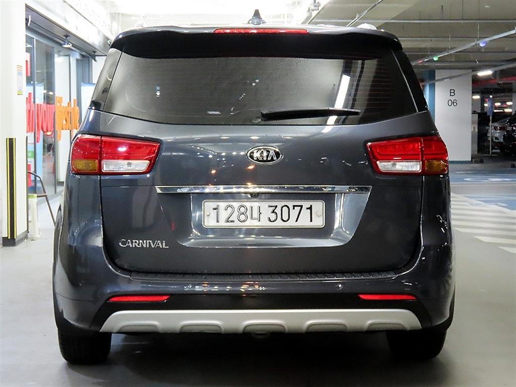 KIA Carnival - Vista 5