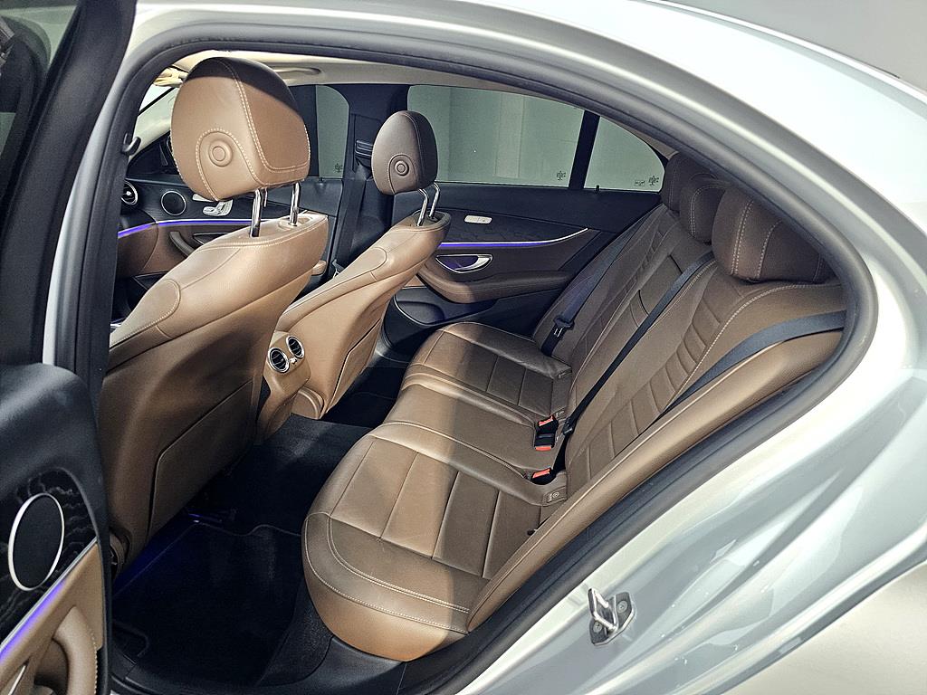 Mercedes Benz E class - Vista 9