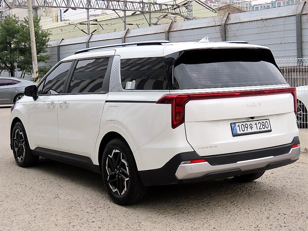 KIA Carnival - Vista 3
