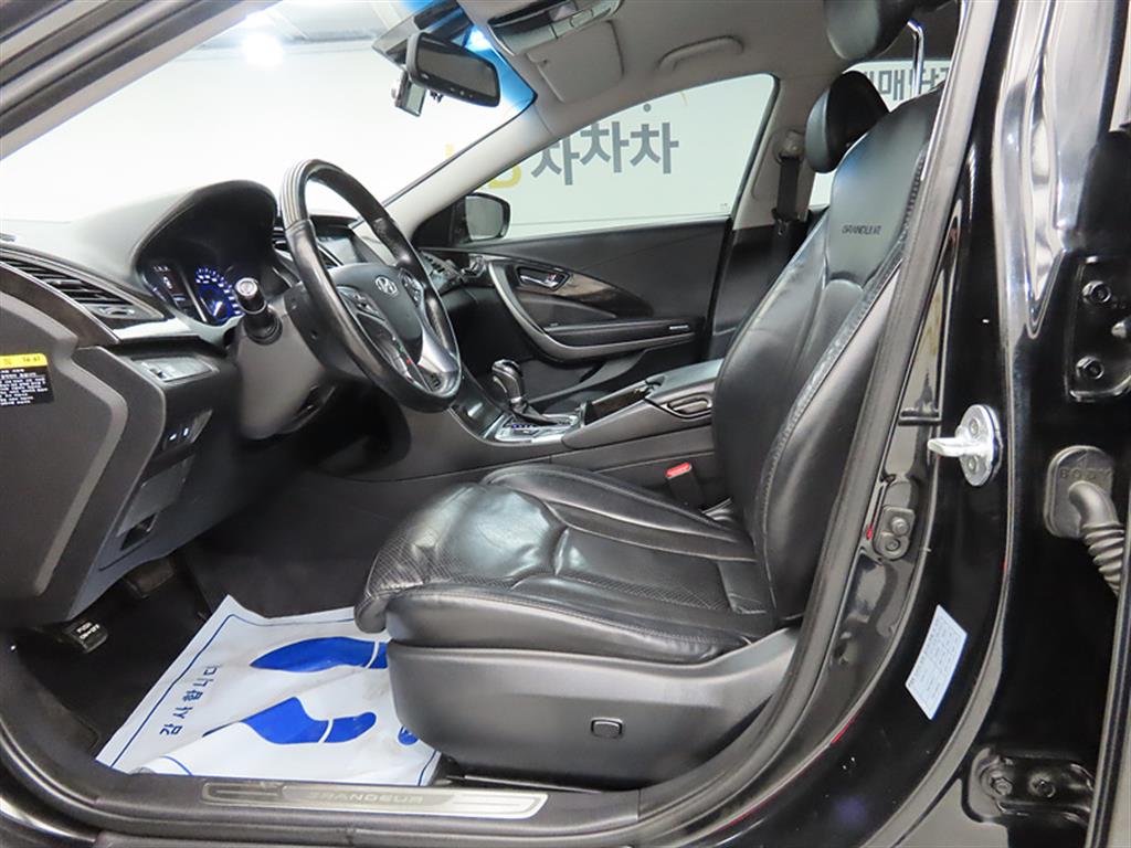 HYUNDAI Grandeur - Vista 5