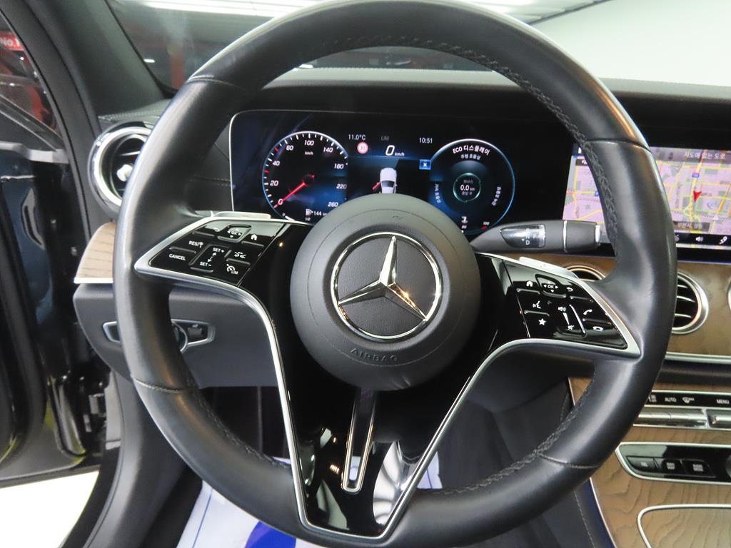 Mercedes Benz E class - Vista 8