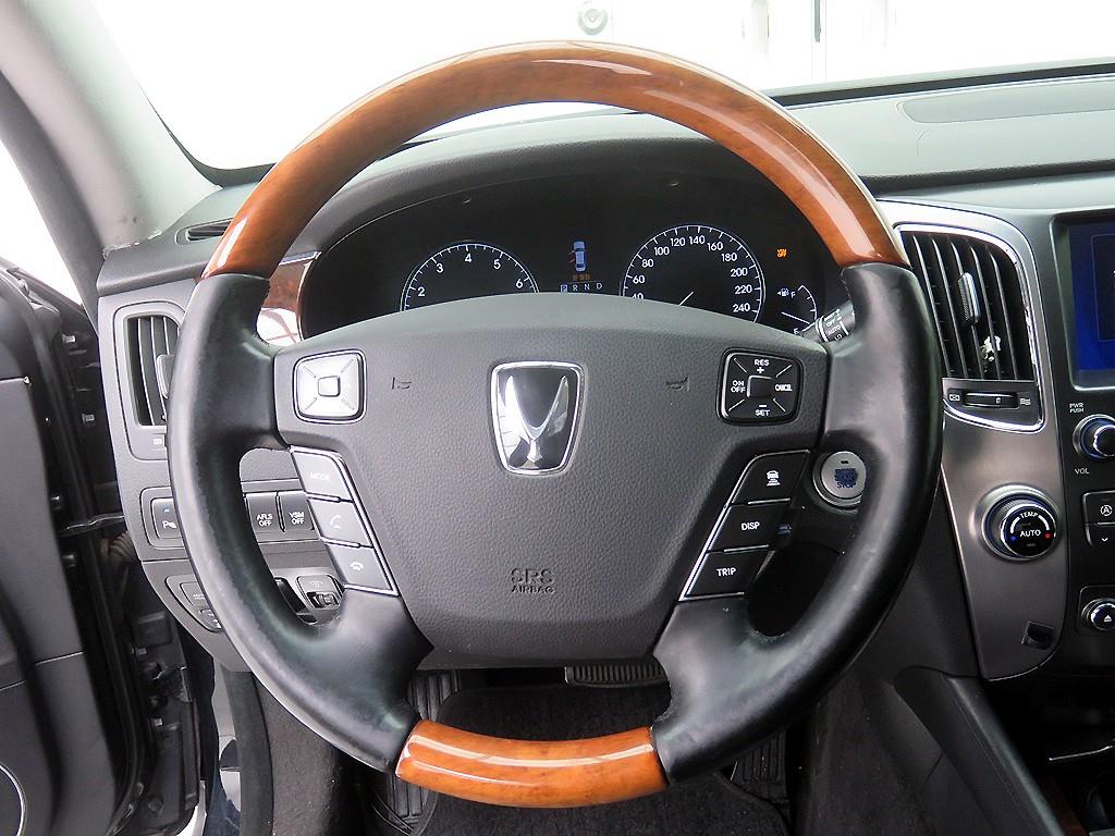 HYUNDAI Equus - Vista 10