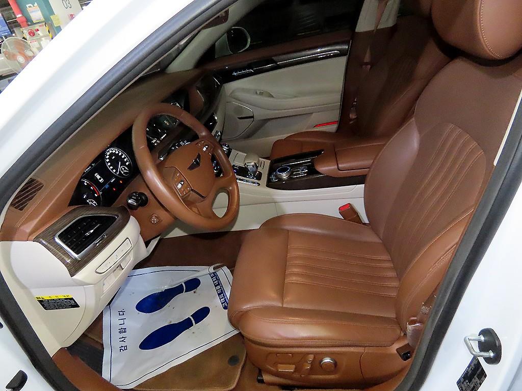 Genesis G90 - Vista 6