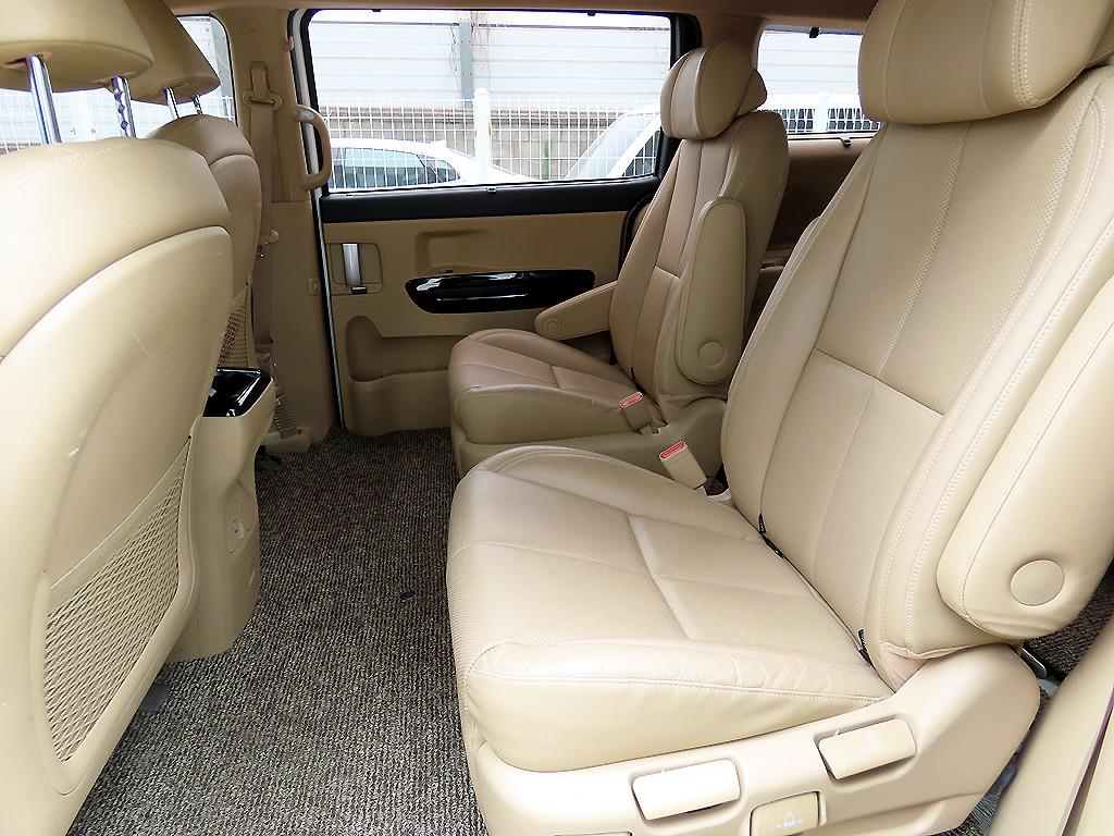 KIA Carnival - Vista 6