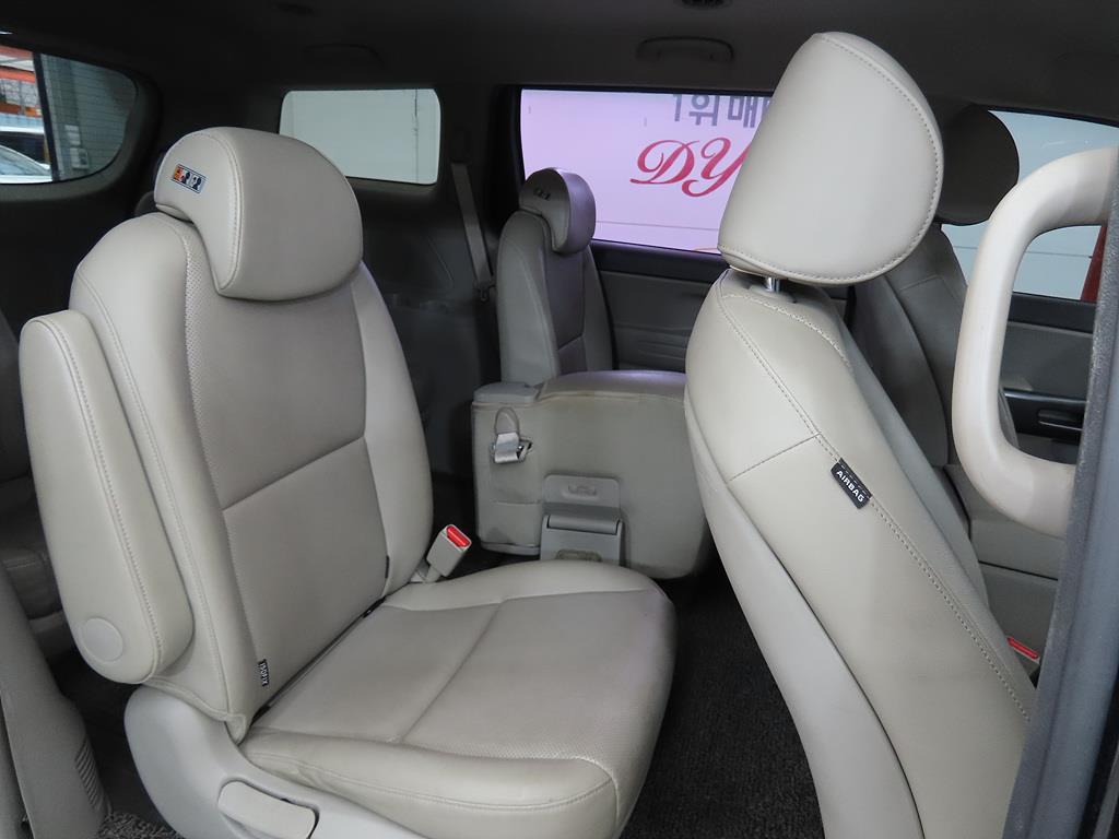 KIA Carnival - Vista 7