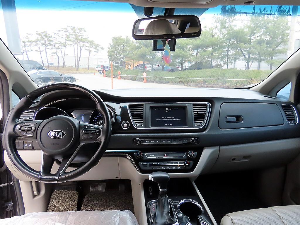 KIA Carnival - Vista 8