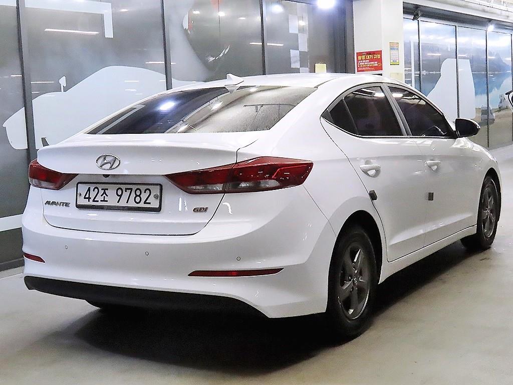 HYUNDAI Avante - Vista 4