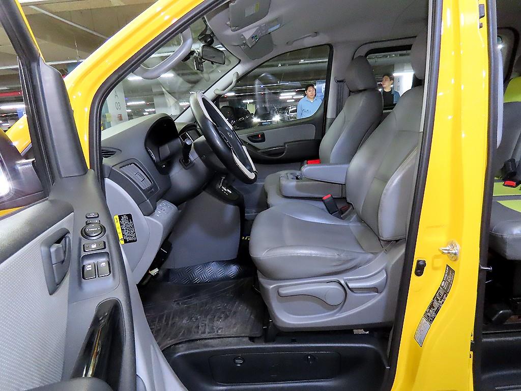 HYUNDAI Starex - Vista 6