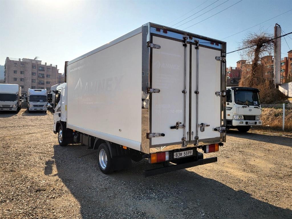 medium and large cargo truck - Vista 4