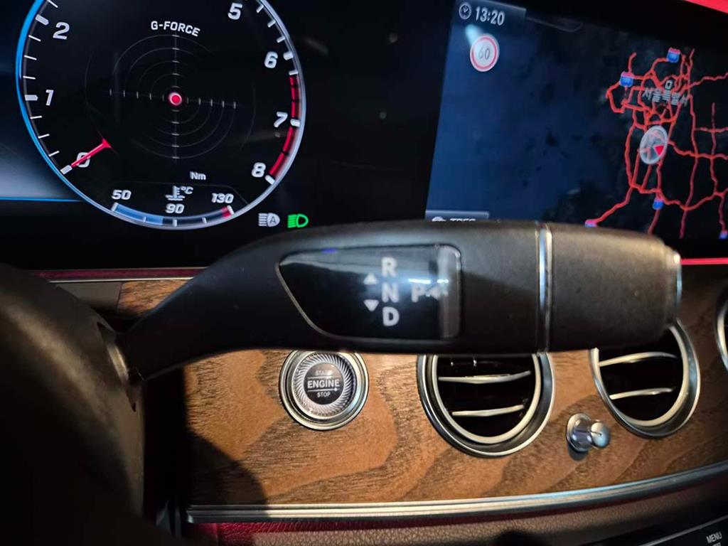 Mercedes Benz E class - Vista 11