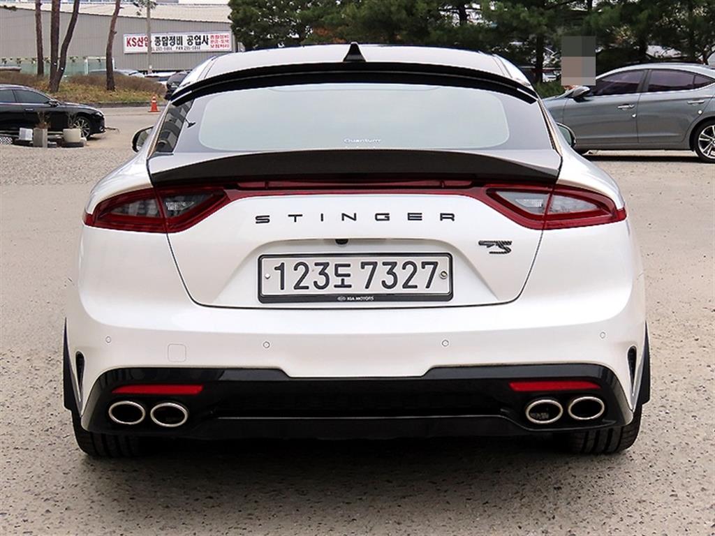 KIA Stinger - Vista 4