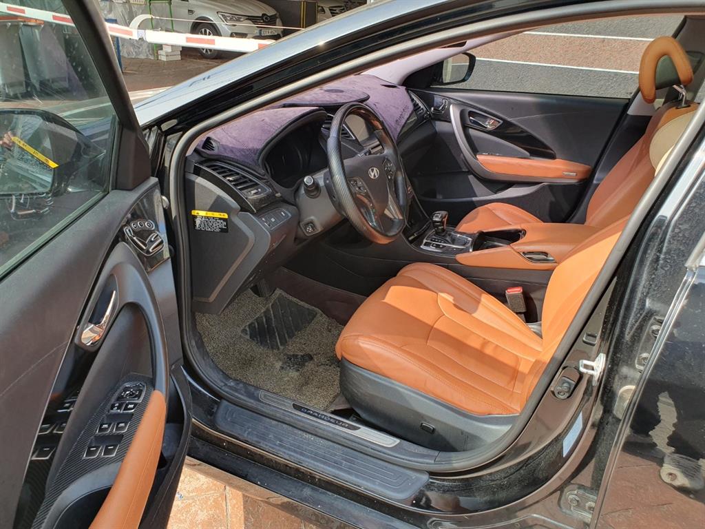 HYUNDAI Grandeur - Vista 6