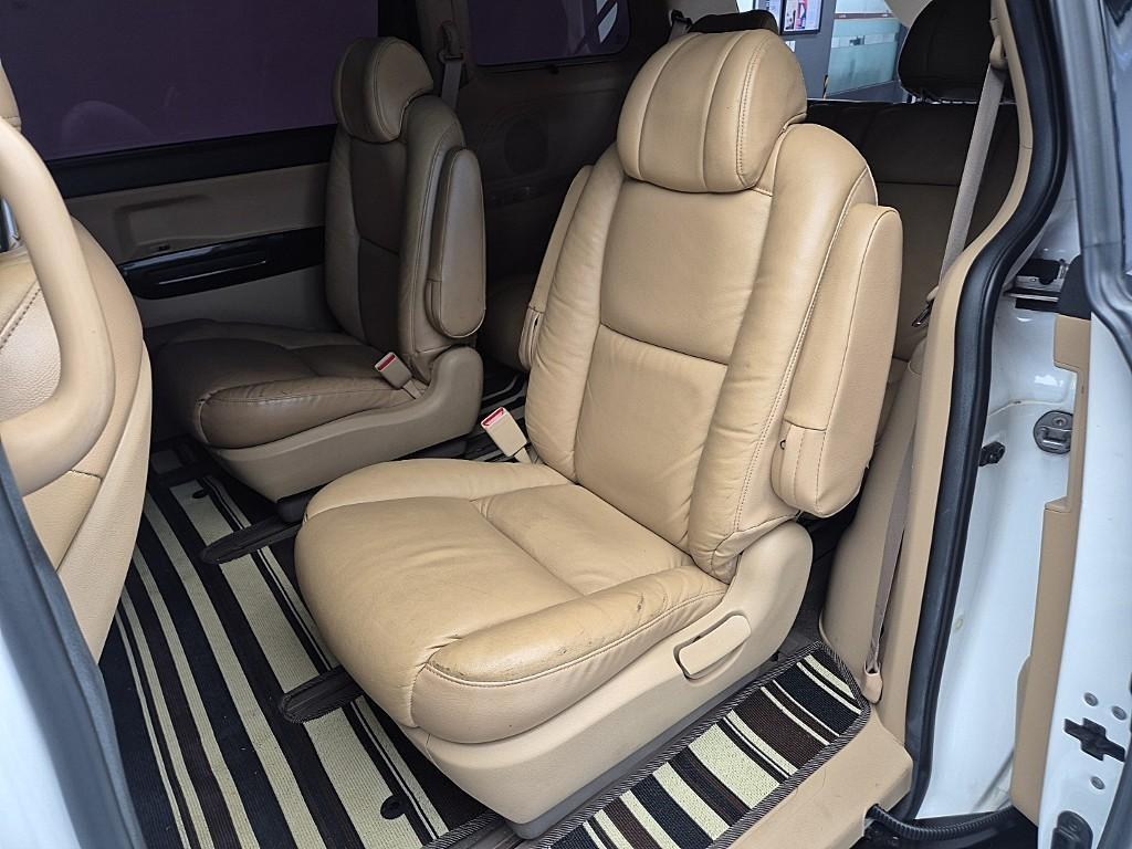KIA Carnival - Vista 12