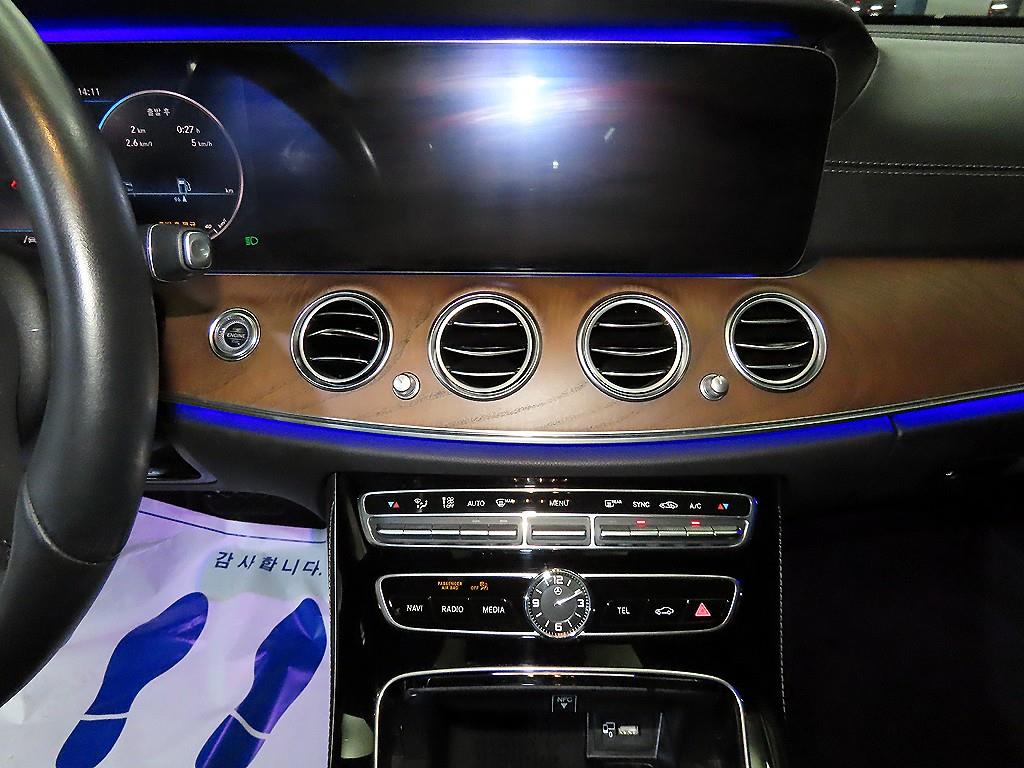 Mercedes Benz E class - Vista 11