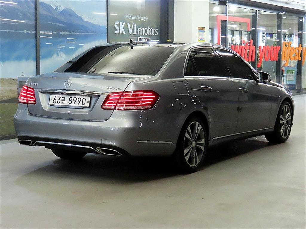Mercedes Benz E class - Vista 4