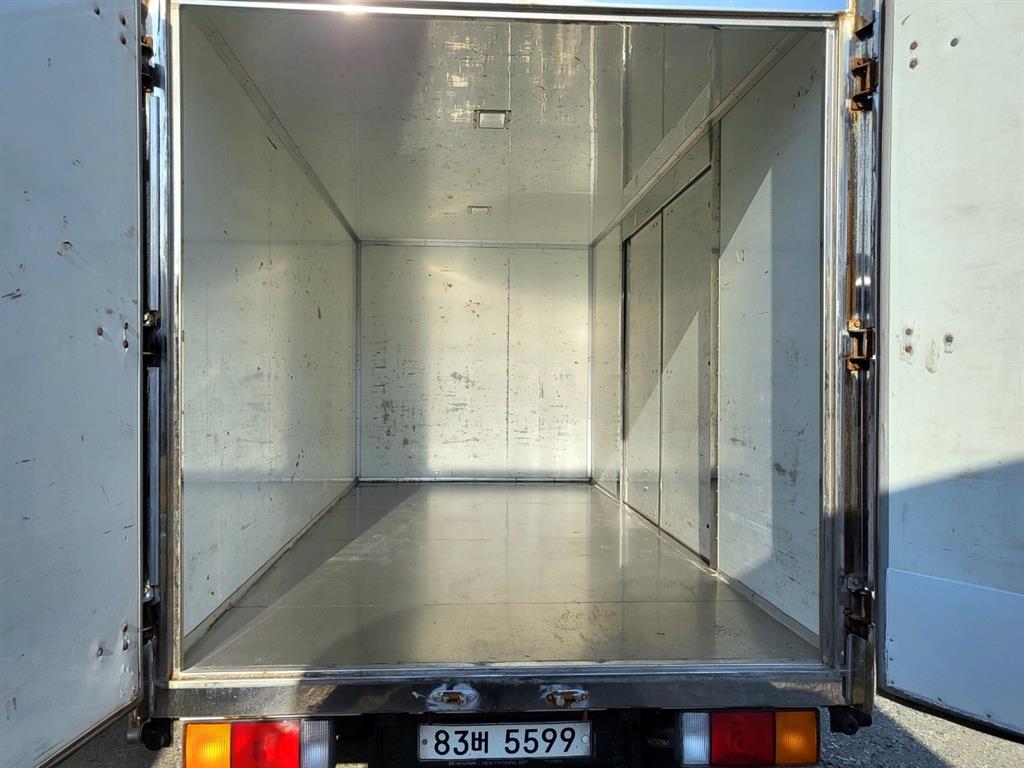 medium and large cargo truck - Vista 7